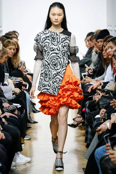 Look 10